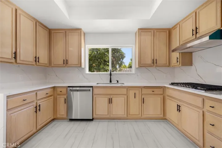 7422 Kyle Court, West Hills, California 91307