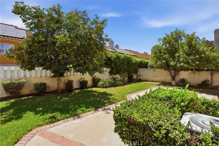 7422 Kyle Court, West Hills, California 91307