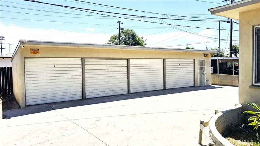 Garage for the 4-units