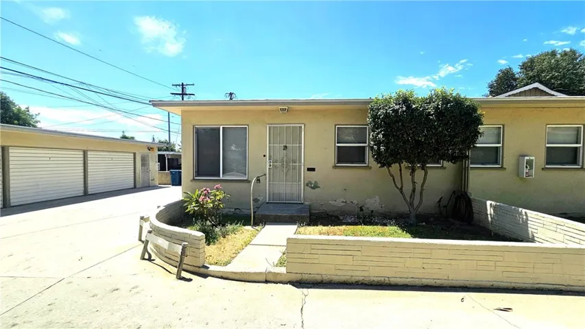 End unit D and the single-car garage