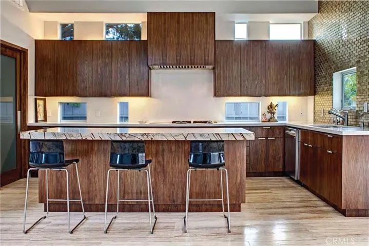 4154 Kenyon, Los Angeles, California 90066