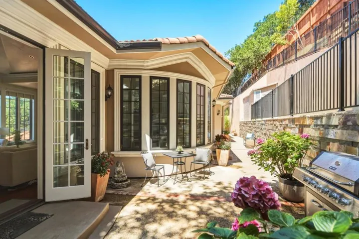 730 S El Monte Avenue, Los Altos, California 94022