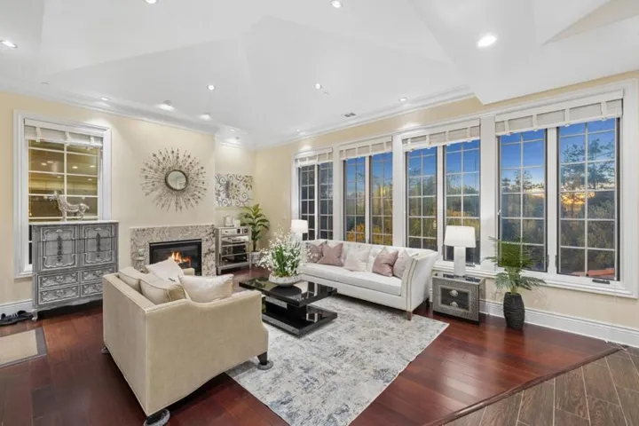 730 S El Monte Avenue, Los Altos, California 94022