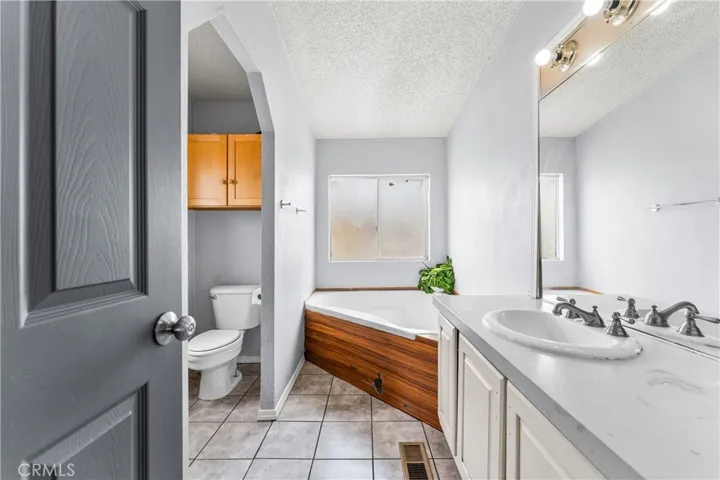 mian bathroom