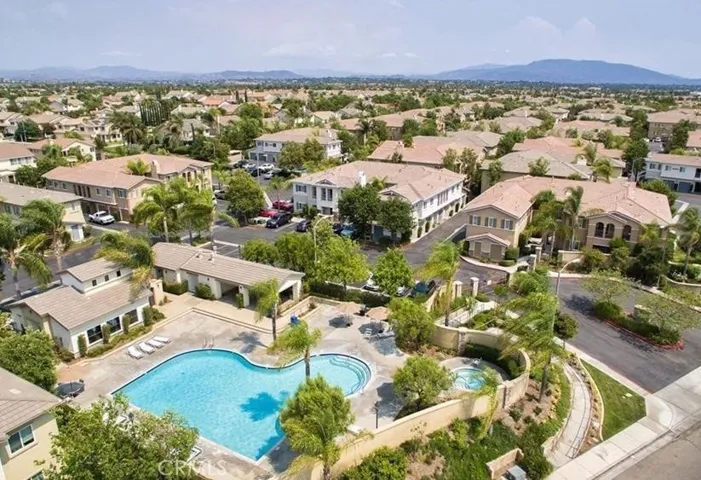 Community pool -spa, gym and bbq