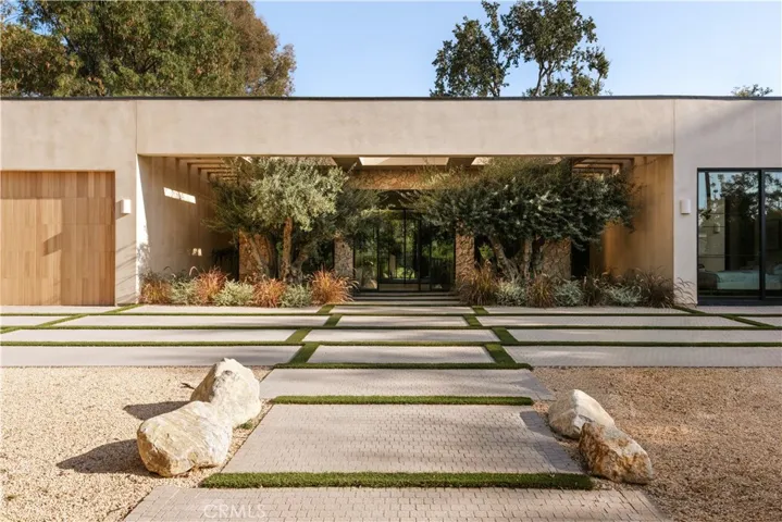 23338 Collins Street, Woodland Hills, California 91367
