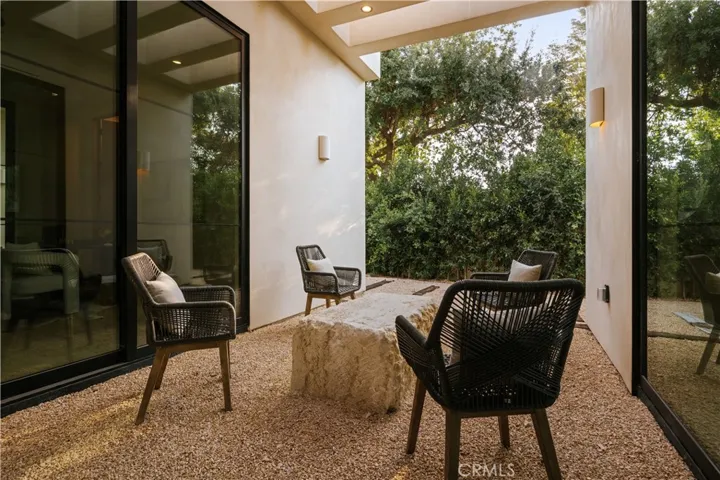 23338 Collins Street, Woodland Hills, California 91367