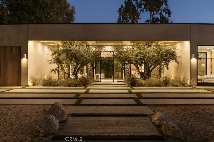 23338 Collins Street, Woodland Hills, California 91367