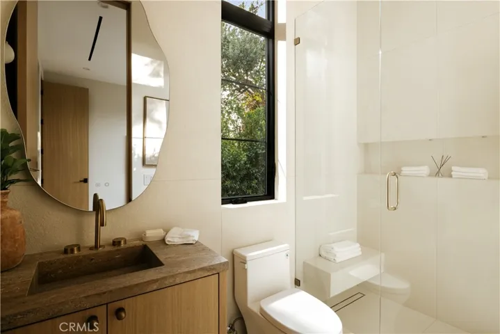 23338 Collins Street, Woodland Hills, California 91367