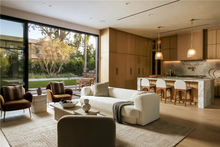 23338 Collins Street, Woodland Hills, California 91367
