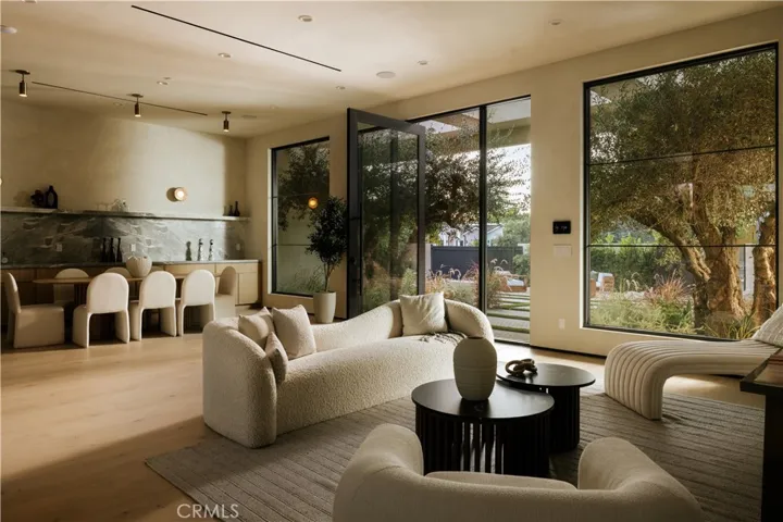 23338 Collins Street, Woodland Hills, California 91367