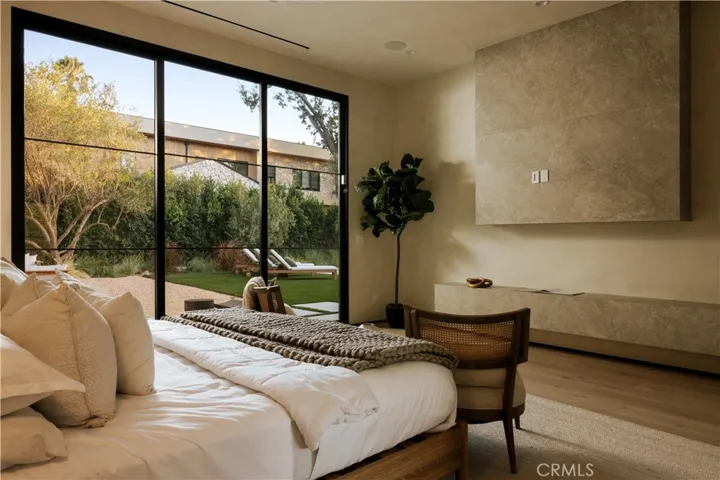 23338 Collins Street, Woodland Hills, California 91367