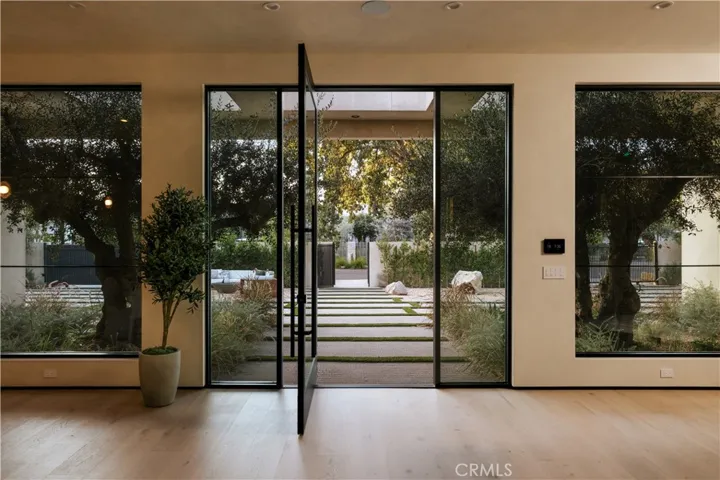 23338 Collins Street, Woodland Hills, California 91367