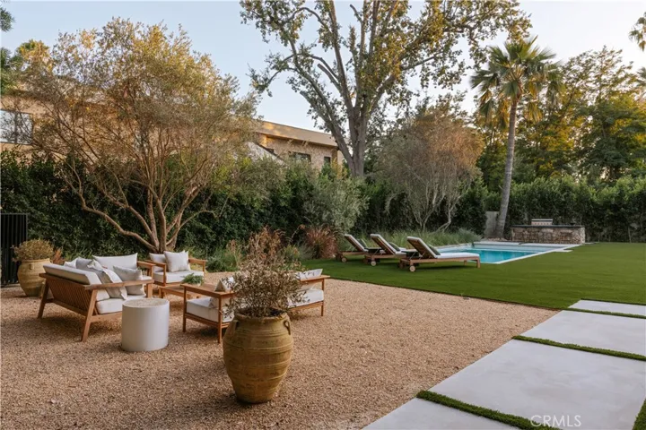 23338 Collins Street, Woodland Hills, California 91367