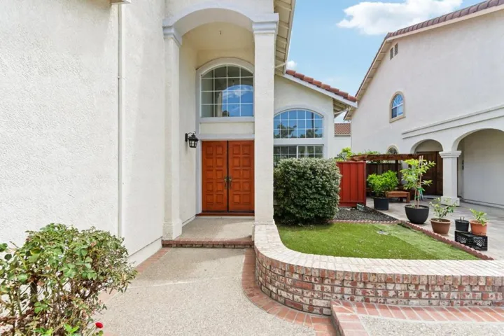 292 Silverlake Court, Milpitas, California 95035