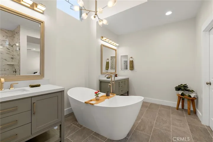 Soaking tub and dual vanities