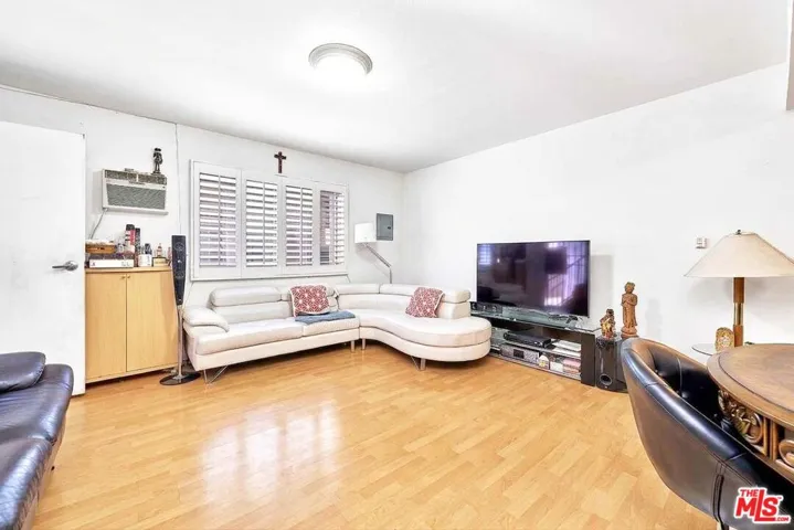 1231 S Harvard Boulevard, Los Angeles, California 90006