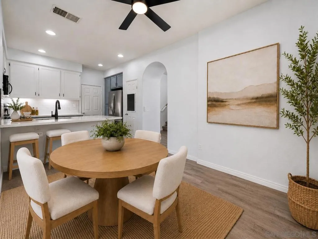 https://zimg.paragon.ice.com/ParagonImages/Property/PA/SDMLS/-530692/47/533/400/b271db913a62c8ed0742ee6452b514a8/3/b2717a3e608ddfd15b7f5d56e69aeddb/-530692-13c250f2-7d01-4f32-9bee-1d0a40db58e6.JPG
