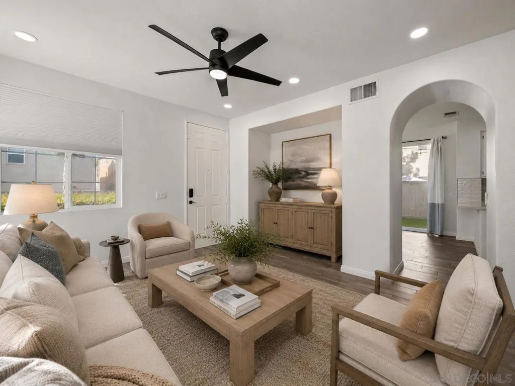 https://zimg.paragon.ice.com/ParagonImages/Property/PA/SDMLS/-530692/55/533/400/82be71f122f4794312bd709836f376ce/3/b2717a3e608ddfd15b7f5d56e69aeddb/-530692-1c2a07fb-50f4-4a2c-90d9-73a21dadc632.JPG