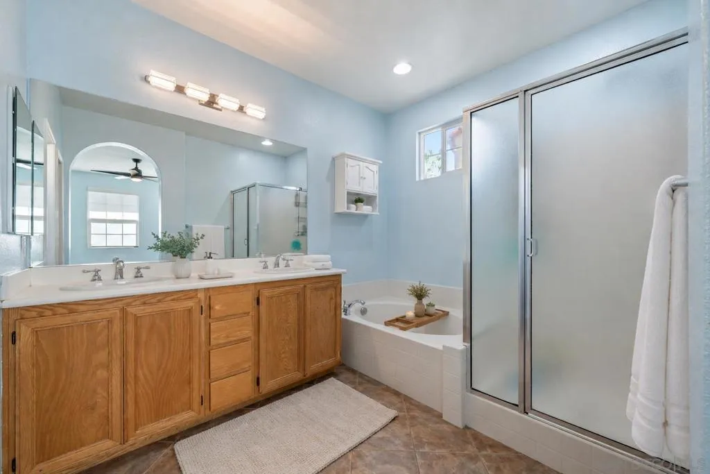 https://zimg.paragon.ice.com/ParagonImages/Property/PA/SDMLS/-530692/24/533/400/aff0fcaab42eafc768a1bc0ae81f7231/3/b2717a3e608ddfd15b7f5d56e69aeddb/-530692-478a2b71-c0f0-4203-a0b9-5dc5a44ce3a0.JPG