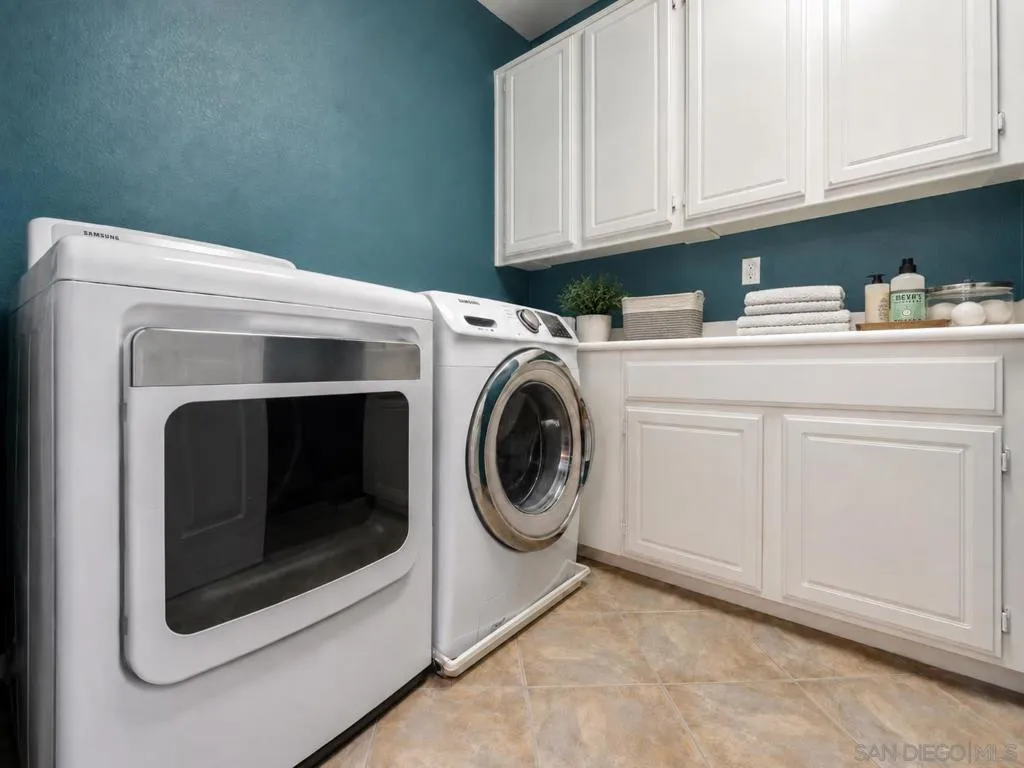 https://zimg.paragon.ice.com/ParagonImages/Property/PA/SDMLS/-530692/26/533/400/573508d003995ae8a687f396daf6d31e/3/b2717a3e608ddfd15b7f5d56e69aeddb/-530692-0061b620-716f-45b0-9f91-3c34b4cb0038.JPG