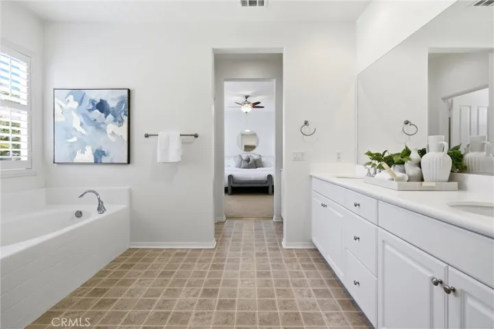 Separate bathtub