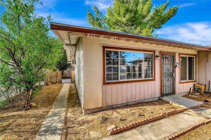 1033 W Holguin, Lancaster, California 93534
