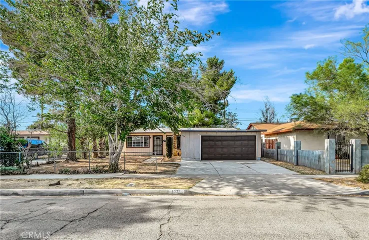 1033 W Holguin, Lancaster, California 93534