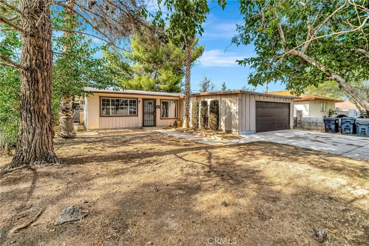 1033 W Holguin, Lancaster, California 93534