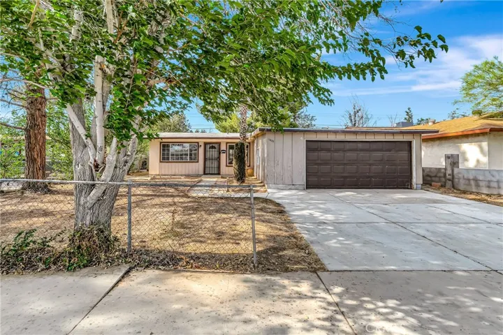 1033 W Holguin, Lancaster, California 93534