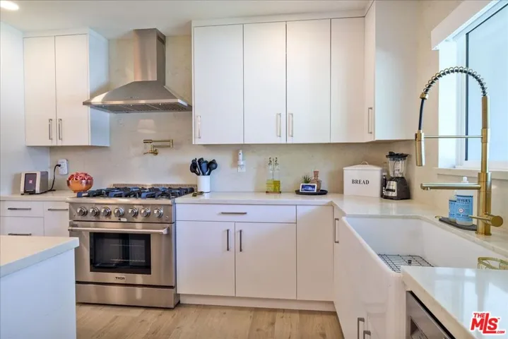 20326 Alerion Place, Los Angeles, California 91364