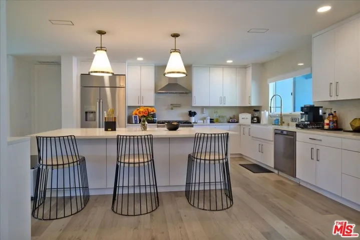 20326 Alerion Place, Los Angeles, California 91364