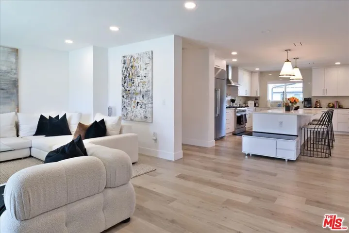 20326 Alerion Place, Los Angeles, California 91364
