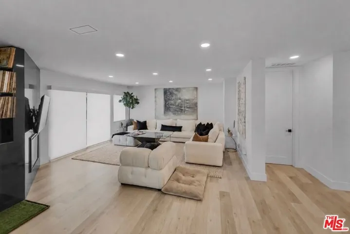 20326 Alerion Place, Los Angeles, California 91364