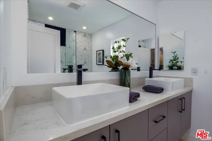 20326 Alerion Place, Los Angeles, California 91364