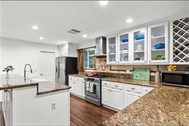 22719 Criswell, West Hills, California 91307