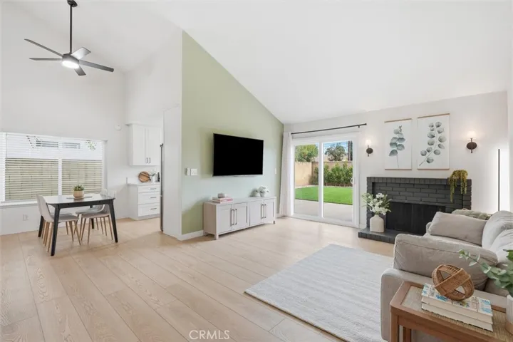 Open living space to the backyard