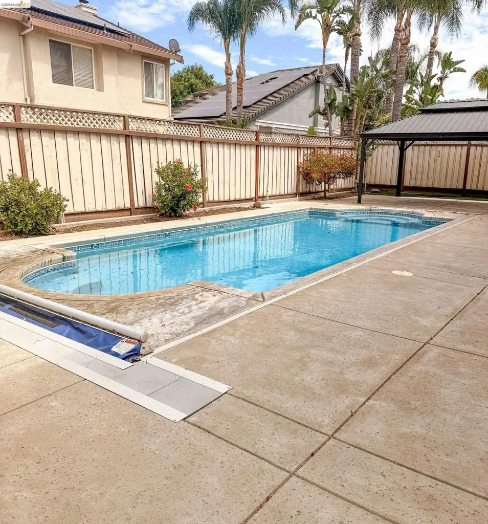 Rectangular swimming pool with tiled coping and integrated spa