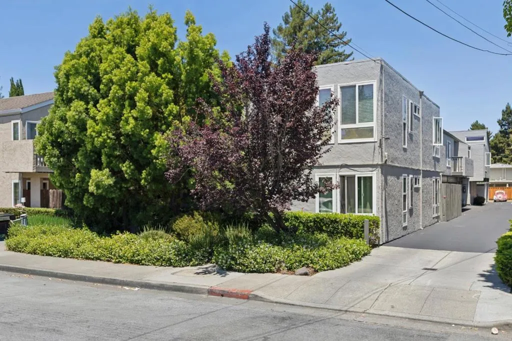 1411 Oxford St