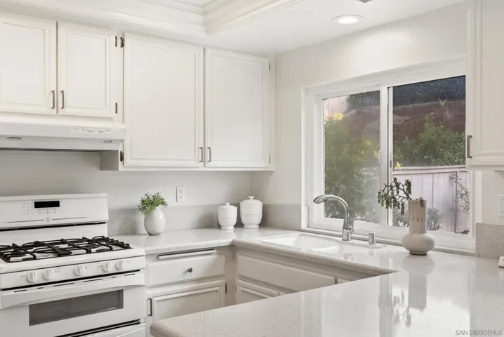 1511 Promontory Ridge Way, Vista, California 92081