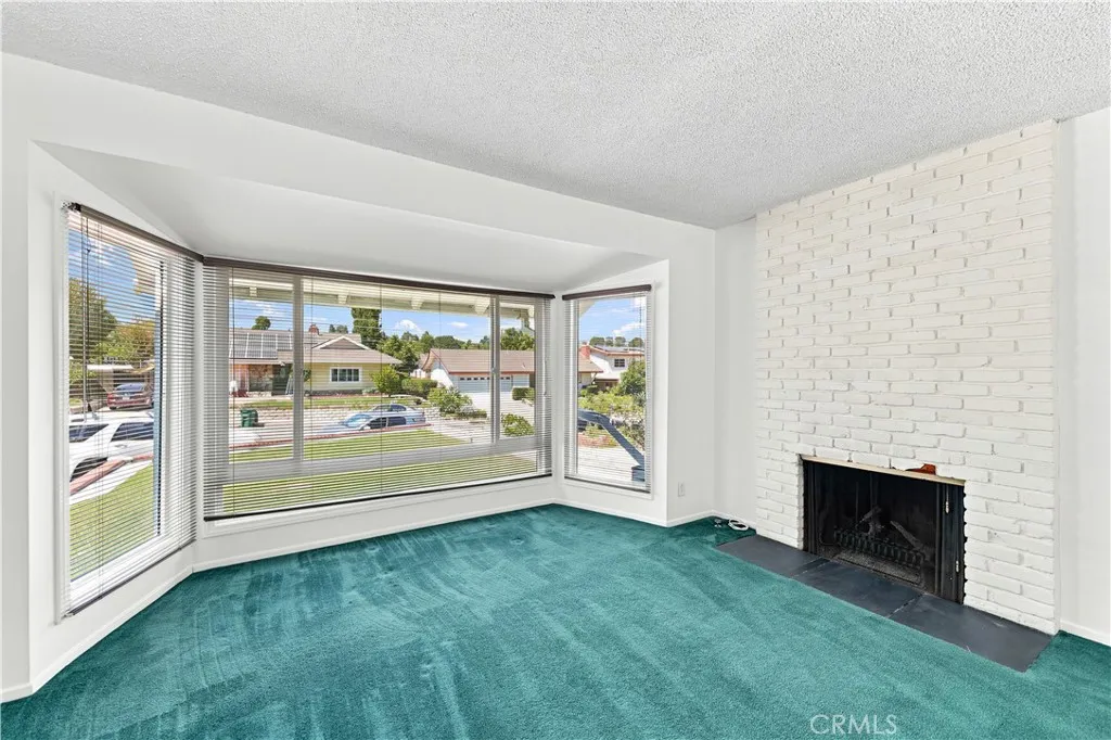 Beautiful huge front bay windows at family room