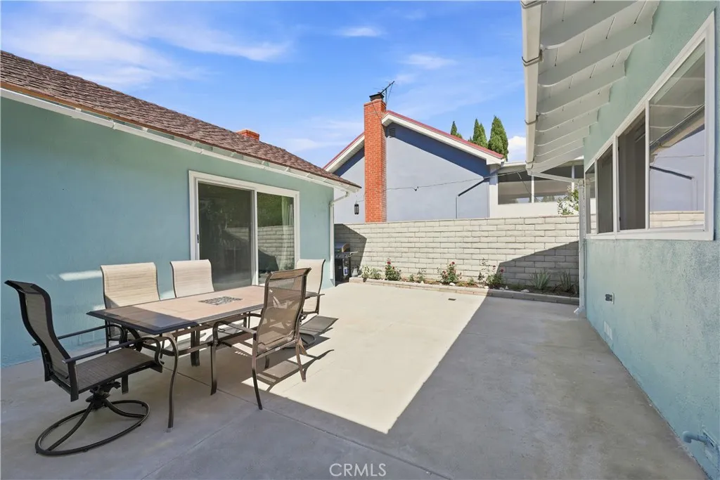 Outdoor patio area between the primary family room & the bedroom