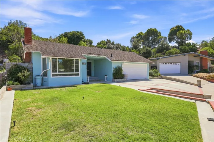 Spacious front yard