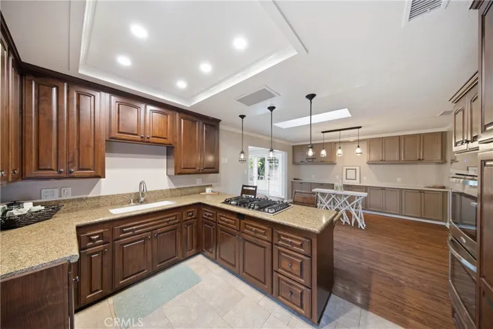Spacious kitchen and dining room
