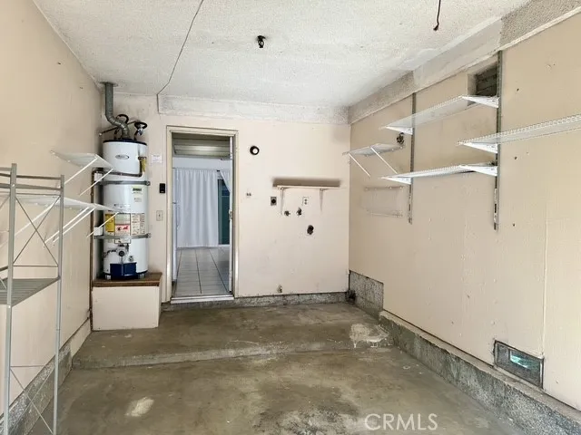 Washer & Dryer hookups