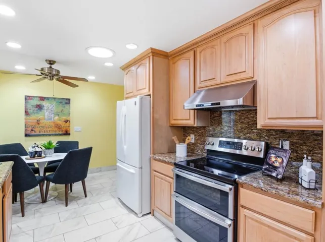 495 Arboleda Drive, Los Altos, California 94024