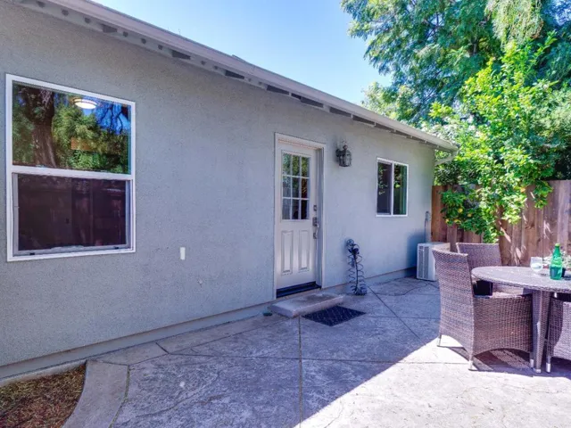 495 Arboleda Drive, Los Altos, California 94024