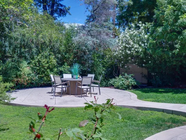 495 Arboleda Drive, Los Altos, California 94024