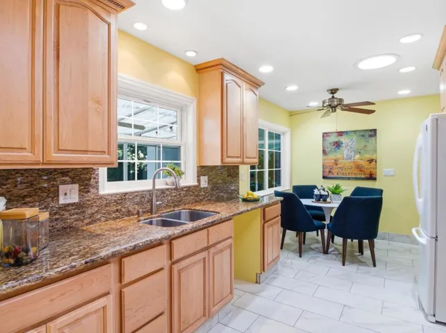495 Arboleda Drive, Los Altos, California 94024