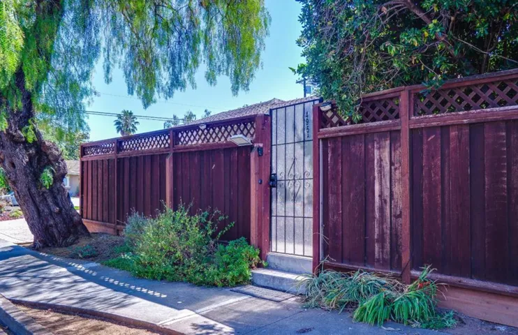495 Arboleda Drive, Los Altos, California 94024